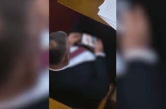 VIDEO// Cu gândul la popor, cu mâinile sub masă. Un deputat privea un film PORNO chiar în cadrul ședinței Parlamentului