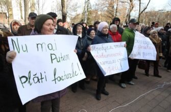 FOTO// Flashmob, organizat la Parlament, de către Partidul „ȘOR”, întru susținerea inițiativei Mișcării Pentru Popor de a obliga Guvernul să plătească facturile cetățenilor pentru lunile de iarnă