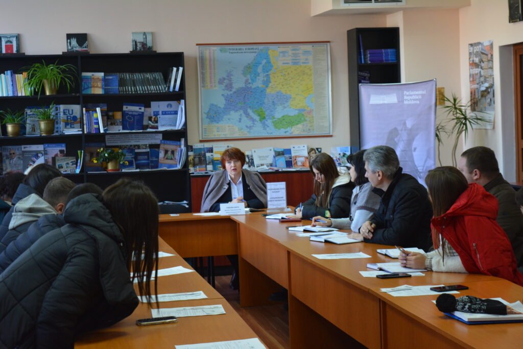 <strong>Discuții publice privind responsabilitatea socială, organizate de Oficiul teritorial de informare al Parlamentului Comrat</strong> 1 Discuții publice privind responsabilitatea socială, organizate de Oficiul teritorial de informare al Parlamentului Comrat