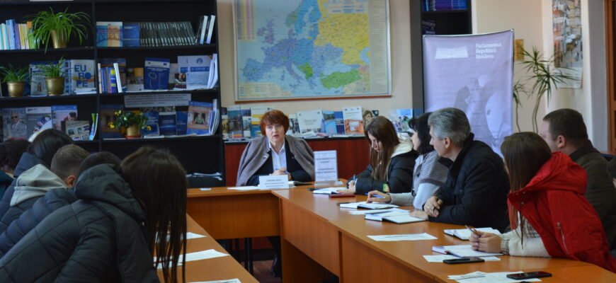 Discuții publice privind responsabilitatea socială, organizate de Oficiul teritorial de informare al Parlamentului Comrat