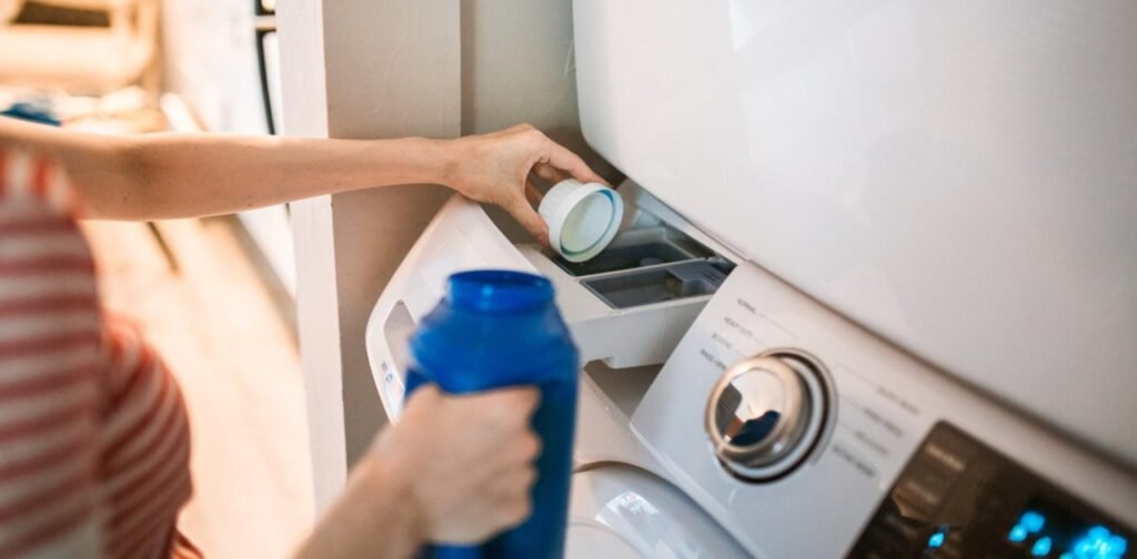 În ce perioadă a zilei e bine să folosești mașina de spălat dacă vrei să faci economie la energia electrică 1 În ce perioadă a zilei e bine să folosești mașina de spălat dacă vrei să faci economie la energia electrică
