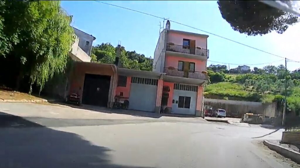 Municipiul din Italia care vinde opt case cu 1 euro. Ce reguli trebuie respectate 1 Municipiul din Italia care vinde opt case cu 1 euro. Ce reguli trebuie respectate