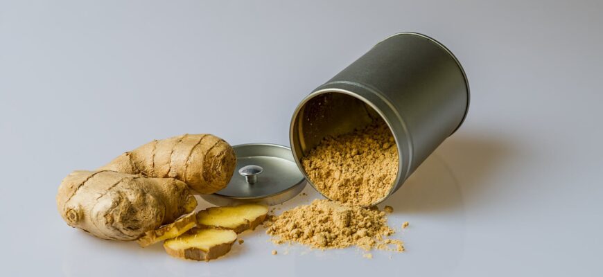 ginger powder in silver canister