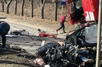VIDEO// Șoferul unei Tesla a decedat după o coliziune cu un TIR, în Chișinău. Ar fi executat o depășire cu viteză mare