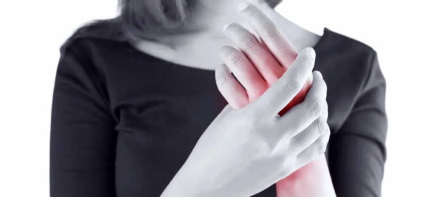 maini amortite dimineata simptome cauze