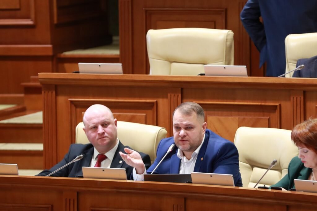 VIDEO// PSRM: Majoritatea parlamentară PAS a votat împotriva inițiativei de interzicere a propagandei LGBT în școli 2 VIDEO// PSRM: Majoritatea parlamentară PAS a votat împotriva inițiativei de interzicere a propagandei LGBT în școli