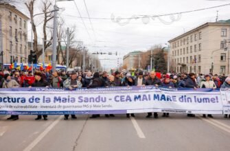 FOTO// Moldova fierbe: Mii de oameni îi cer Guvernului să plătească facturile populației pentru lunile de iarnă