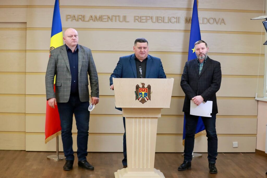 photo 5408989986637857598 y