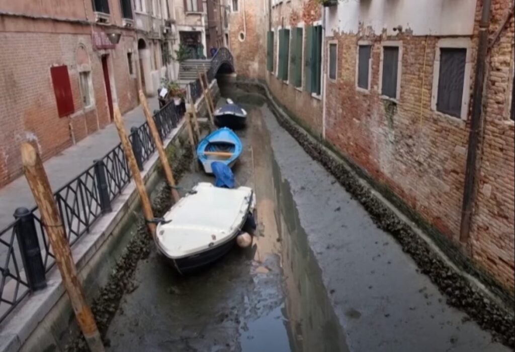 VIDEO// Imagini dezolante din Italia: Mai multe canale din Veneția au secat pur și simplu 2 VIDEO// Imagini dezolante din Italia: Mai multe canale din Veneția au secat pur și simplu