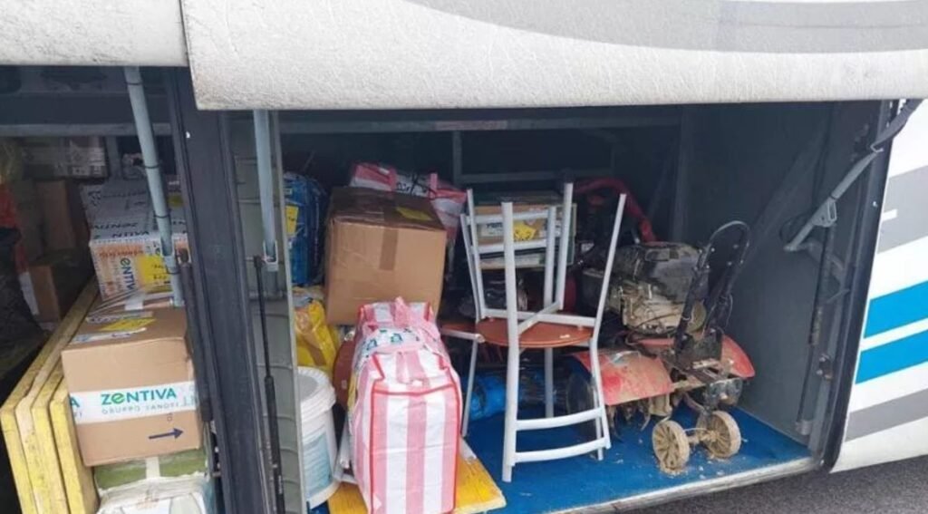 Autocar pornit din Italia spre Moldova, pus sub sechestru de polițiști. Pasagerii lăsați să aștepte alt mijloc de transport