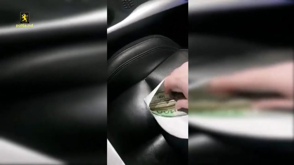 VIDEO// Se dădeau drept medici și solicitau mijloace bănești pentru achitarea serviciilor medicale. Trei suspecți - reținuți