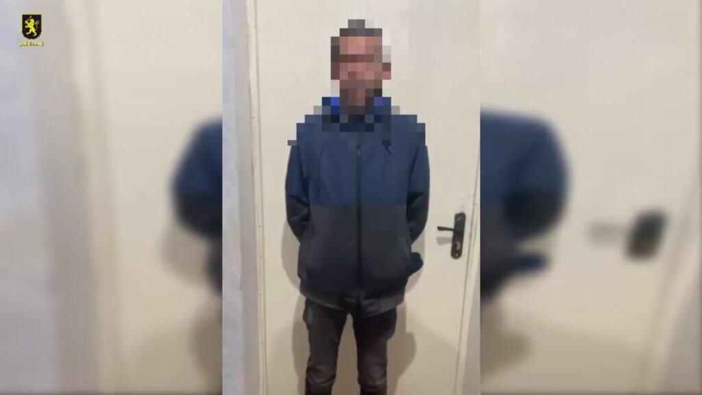 Un bărbat a fost reținut pentru 72 de ore și riscă 4 ani de pușcărie după ce a furat un televizor de 3000 lei dintr-un apartament din Capitală