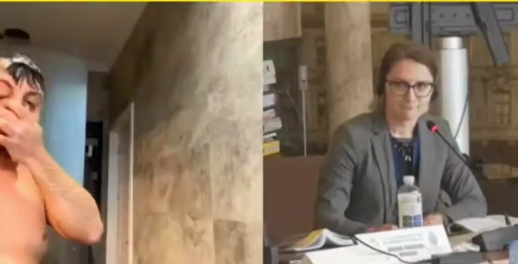 VIDEO// Ședințele live i-au jucat festa. Un consilier a uitat să-și deconecteze camera web și a apărut la ședință... proaspăt ieșit din duș