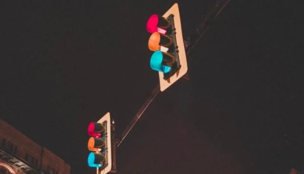 semafor cu mai multe culori