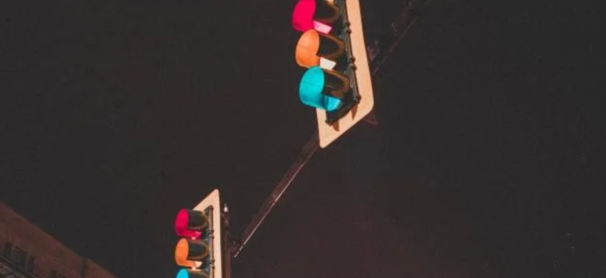 semafor cu mai multe culori