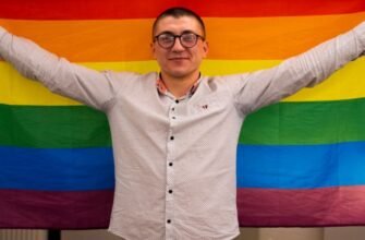 Tânărul gay care ar fi fost hărțuit în armată, pe motiv de orientare sexuală, a dat în judecată Ministerul Apărării