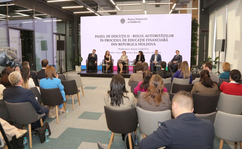 Ministrul Finanțelor, Veronica Sirețeanu, a participat la primul Forum Național de Educație Financiară 1 bnm 8106