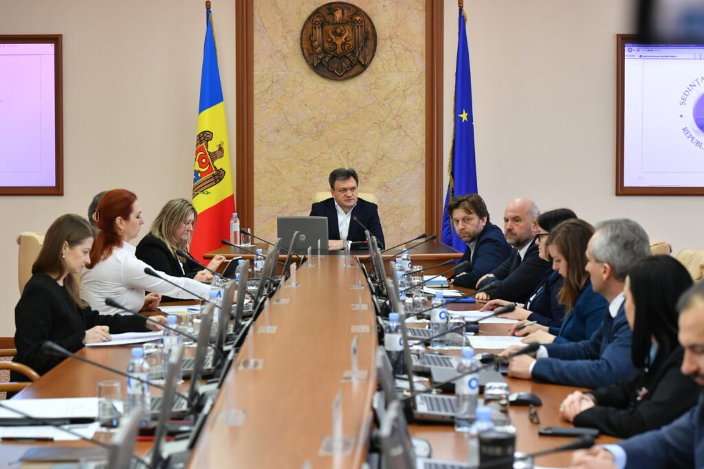 Reglementări mai stricte pentru școlile auto și cele care pregătesc personal în domeniul transportului rutier, adoptate de Guvern   