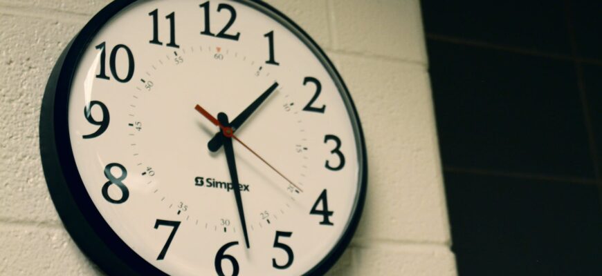 round black analog wall clock