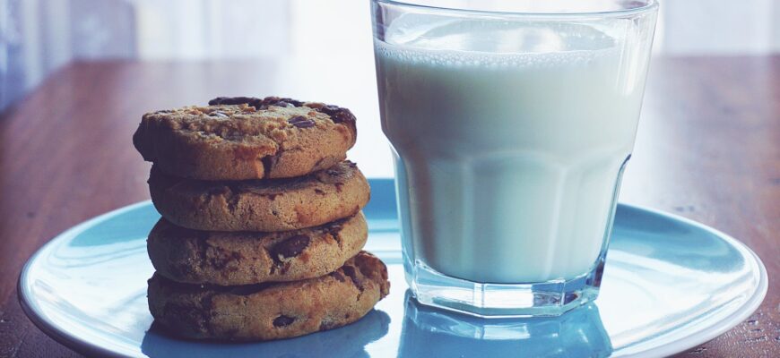 baked cookies and glass of milk