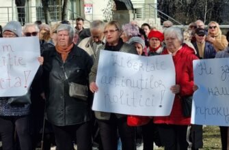 FOTO// Flashmob în fața Curții de Apel Chișinău: Sute de oameni au cerut justiție corectă în dosarul lui Ilan Șor