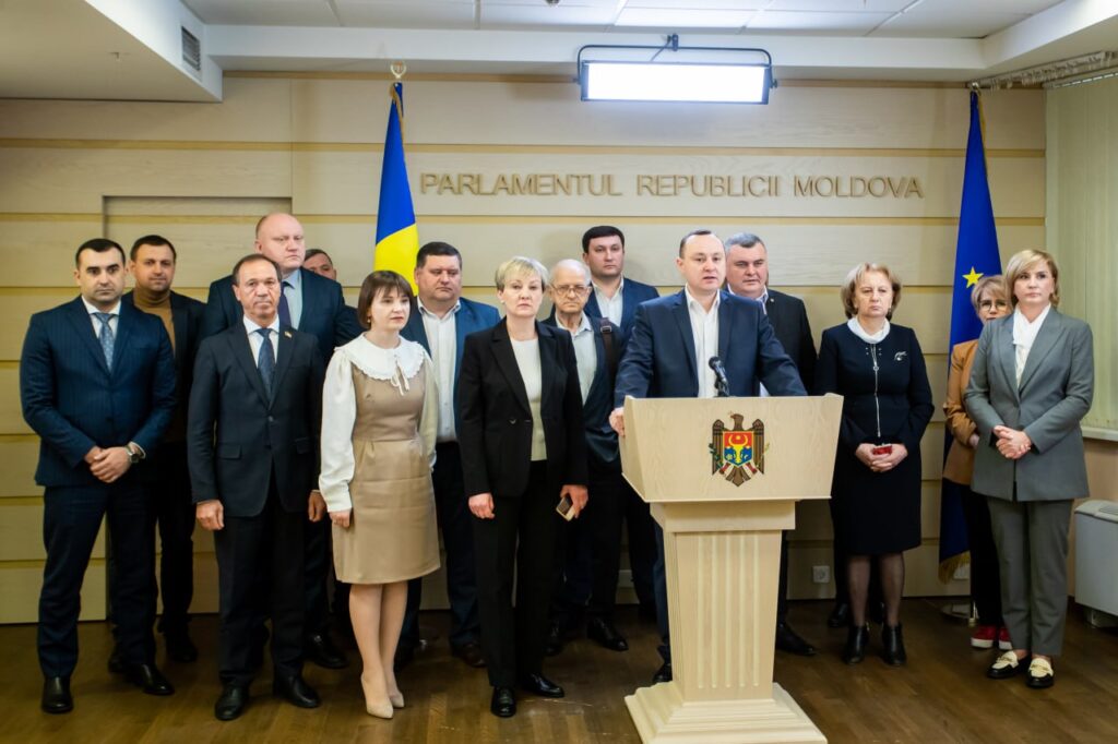 VIDEO// Deputații PSRM supărați FOC pe Alexandr Nesterovschi: Sau revine în partid, sau își depune mandatul de deputat 2 photo 5229017886134226623 y