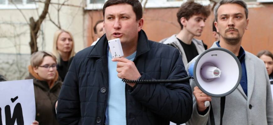 photo 5244510236897822162 y