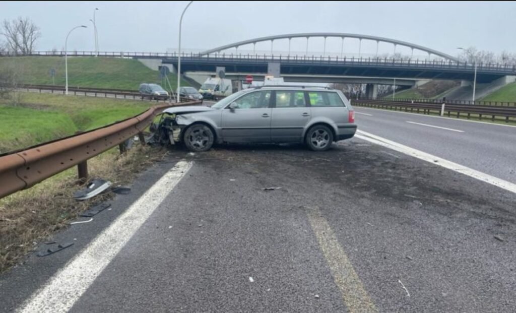 Panică pe autostrăzile din Italia: Un moldovean a accidentat două fete și a forțat un punct de control, apoi s-a izbit de parapet