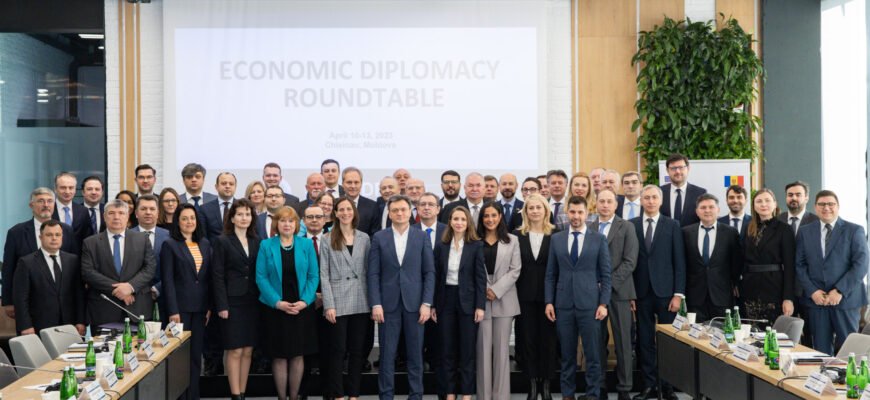 Premierul Dorin Recean a participat la deschiderea mesei rotunde dedicate diplomației economice, care se desfășoară la Chișinău, în perioada 10 - 13 aprilie