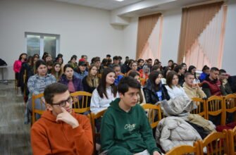 Oportunitățile oferite de voucherul cultural, discutate de tinerii din Vulcănești cu deputatul Marcela Nistor