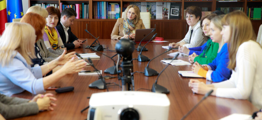 52806647518 c8022c3d41 k