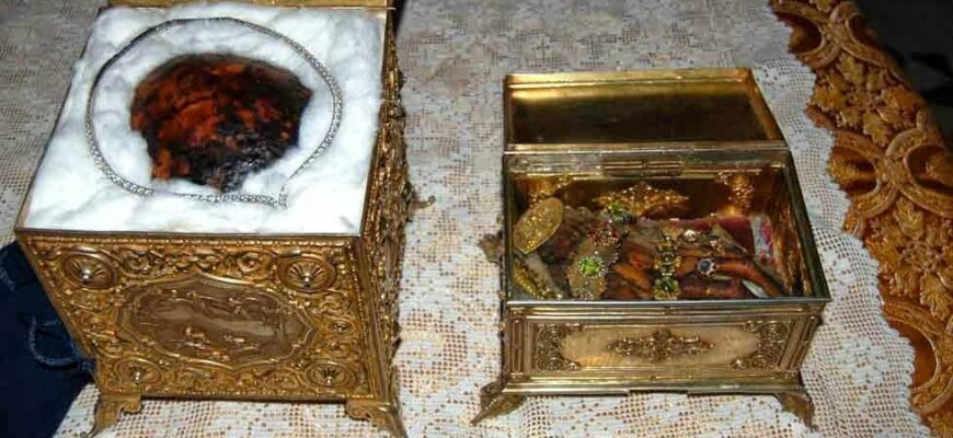 capul si mana stanga a sfintei ecaterina