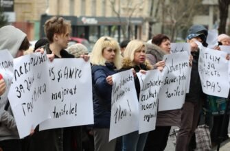 FOTO// Reprezentanții Partidului „ȘOR” au manifestat astăzi în fața sediului ANRE, unde au cerut micșorarea tarifelor pentru gaz și electricitate