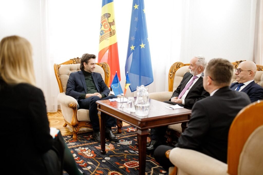 Vicepremierul Nicu Popescu a avut o întrevedere cu Petr Mareš, directorul executiv al Fondului Internațional Visegrád 1 Vicepremierul Nicu Popescu a avut o întrevedere cu Petr Mareš, directorul executiv al Fondului Internațional Visegrád