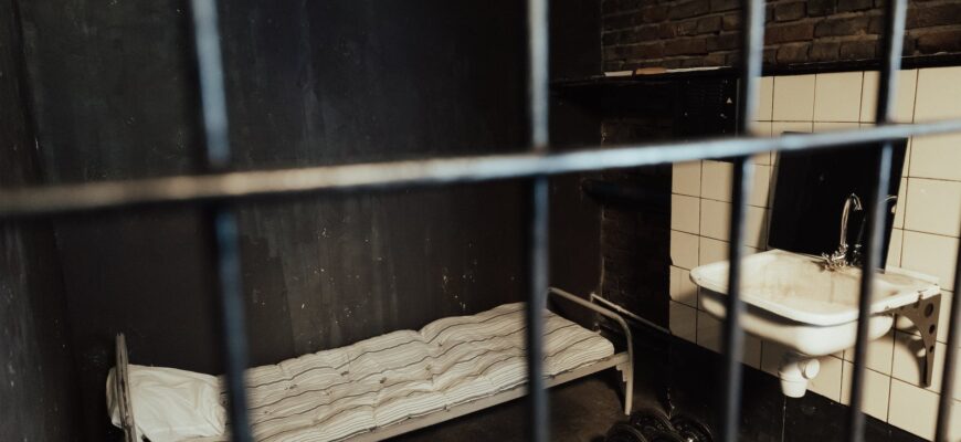 bed sink and dumbbells in cell