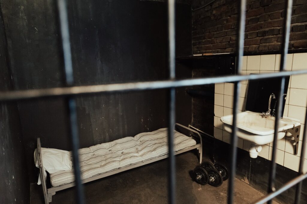 bed sink and dumbbells in cell
