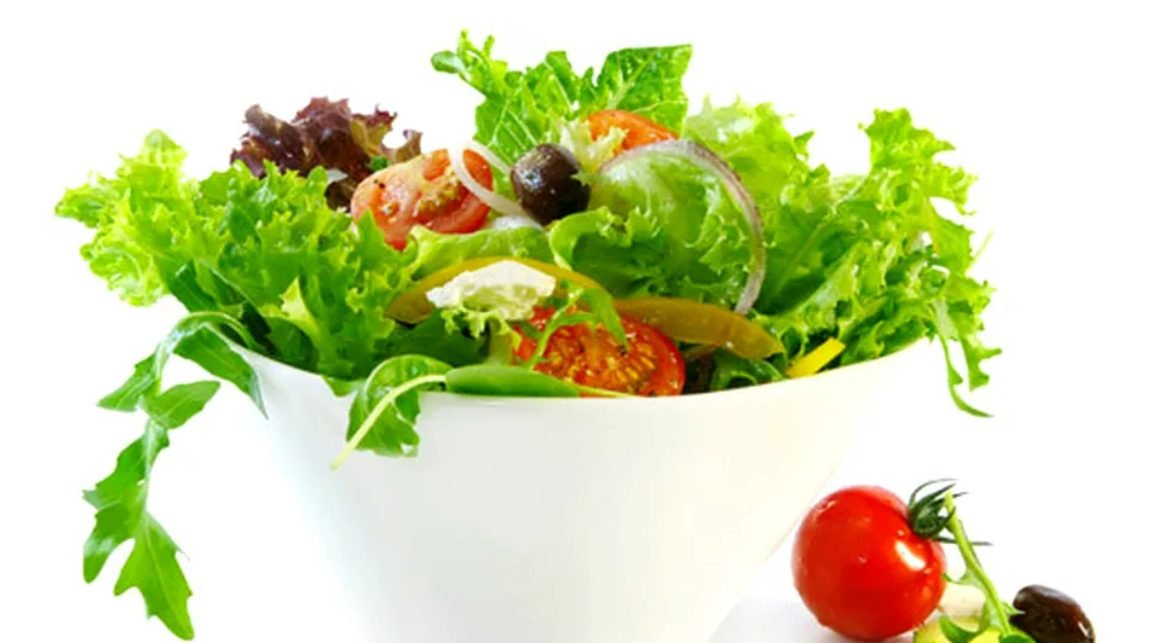 Dieta cu salată te ajută să slăbeşti rapid. Cum prepari salate gustoase cu puține calorii