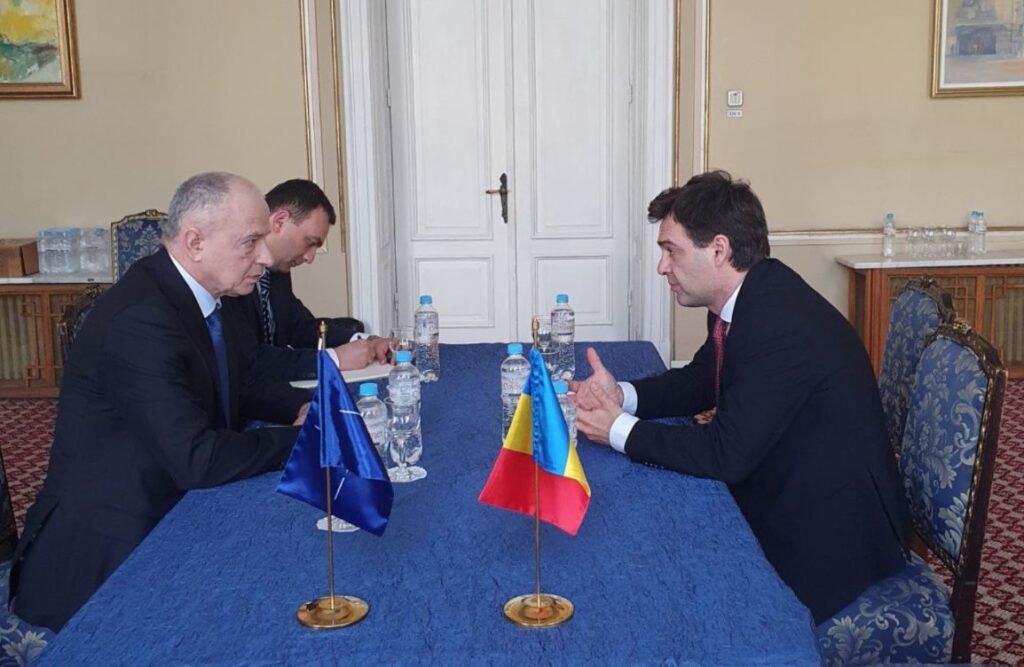 Nicu Popescu a discutat la București cu secretarul general adjunct al NATO, Mircea Geoană
