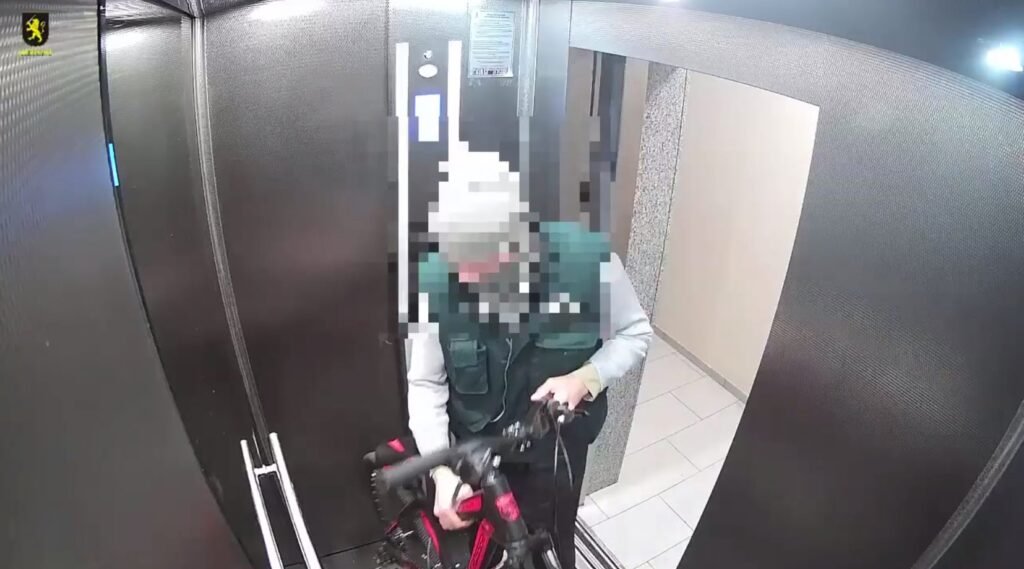 VIDEO// Un bărbat a fost reținut pentru 72 de ore după ce ar fi sustras trei biciclete din sectorul Ciocana
