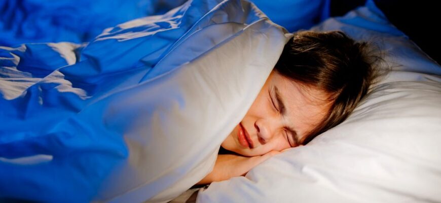 simti uneori o prezenta