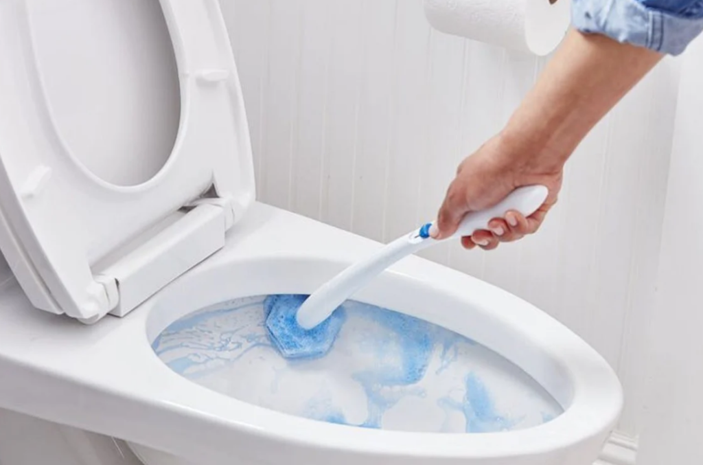 trucul cu spuma de ras pentru a scapa de mirosul urat din toaleta