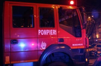 VIDEO// Incendiu cu iz de cârnăcior prăjit: O fabrică de mezeluri din Chișinău a luat foc. Două camioane cuprinse de flăcări