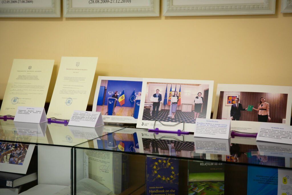 În muzeul Parlamentului au fost expuse fotografii și documente care vizează relațiile dintre Republica Moldova și Uniunea Europeană