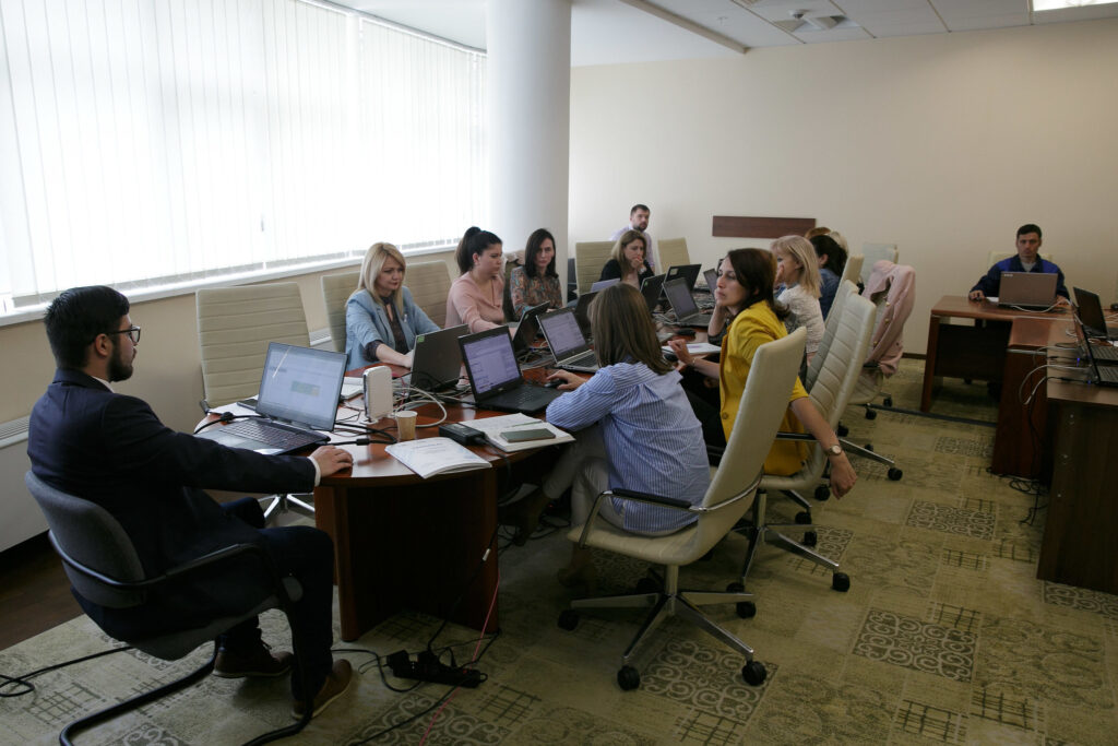 Un grup de angajați ai Secretariatului Parlamentului au participat la un curs de dezvoltare a abilităților digitale avansate 1 52937193784 f7f6cb4e79 k