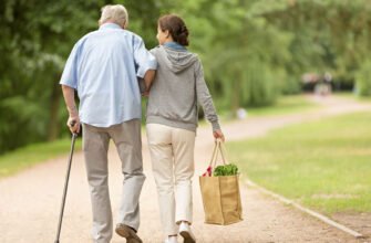 O badantă moldoveancă din Italia i-a rupt nasul și l-a băgat în spital pe bătrânul care devenise concubinul său