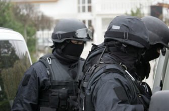 FOTO// Un bărbat de 31 ani și-a confecționat o legitimație de polițist falsă pentru a avea ”succes la fete” Acesta a fost reținut