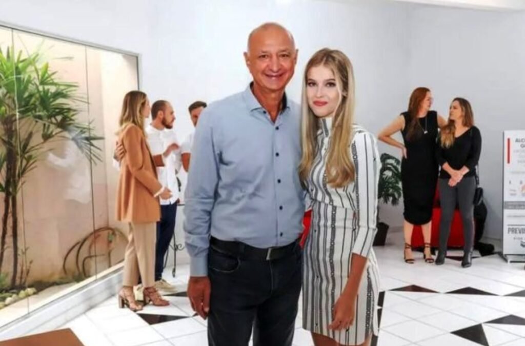 Un primar de 65 de ani s-a căsătorit cu o minoră și i-a oferit soacrei sale o funcție publică