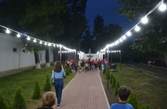 FOTO// Partidul „ȘOR” se mândrește cu realizarea promisiunilor. Comuna Ghetlova din raionul Orhei are un parc modern, unde se află un havuz și un teren de sport