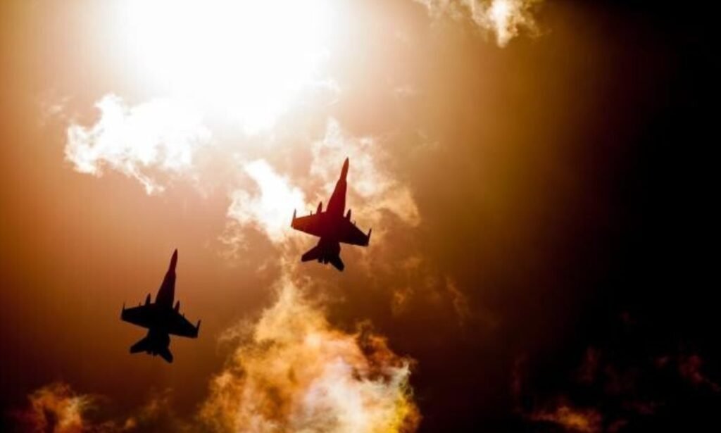 Bang supersonic în SUA. Două avioane de luptă s-au prăbușit în timp ce încercau să intercepteze o aeronavă 1 Bang supersonic în SUA. Două avioane de luptă s-au prăbușit în timp ce încercau să intercepteze o aeronavă