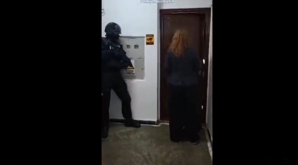 VIDEO// Mascații au descins peste un fals medic estetician, care ”umfla” buze fără a deține diplomă